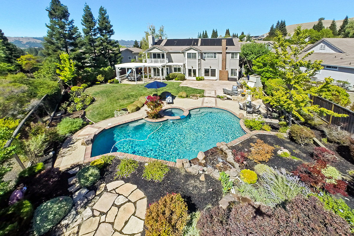 Image number 1 for slideshow of 170 Edinburgh Circle