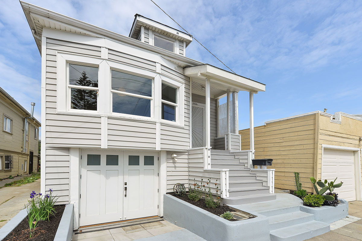 Image number 1 for slideshow of 916 46th St. Oakland CA 94608